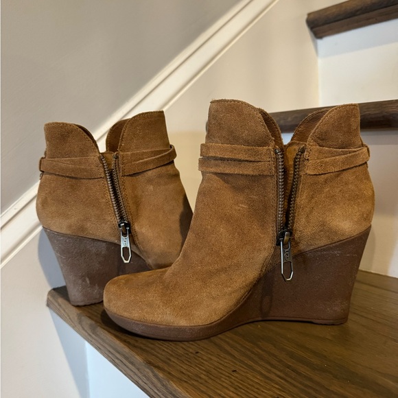 UGG Boots - Picture 6 of 8